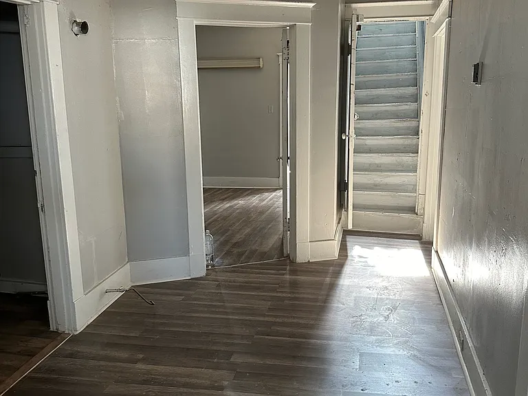 1253 Thomas St — Photo 14