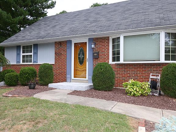 2nd image of 21 Deerhill Ln