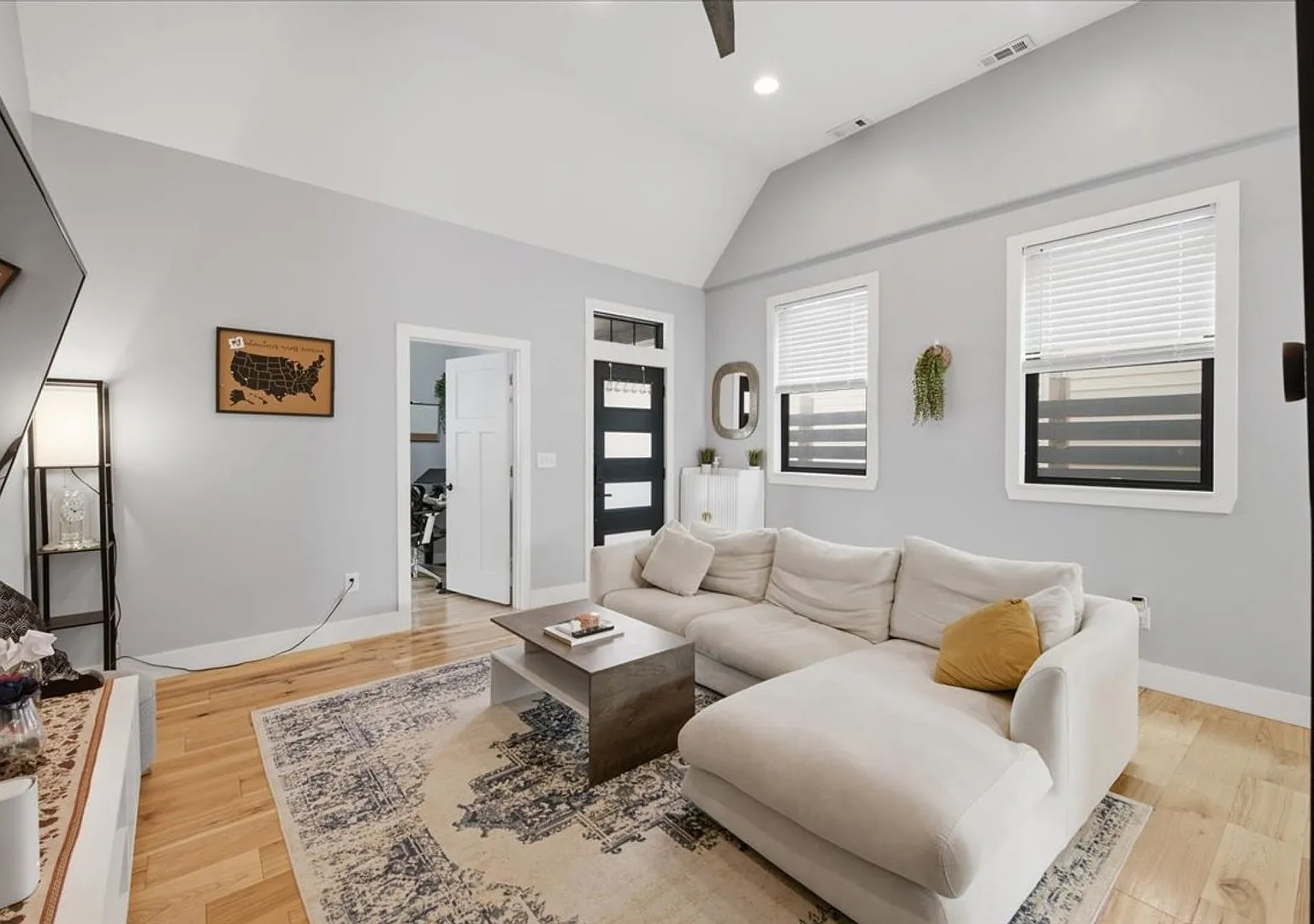 1605 English Avenue - $2700.00/Mo Fully Furnished — Photo 4