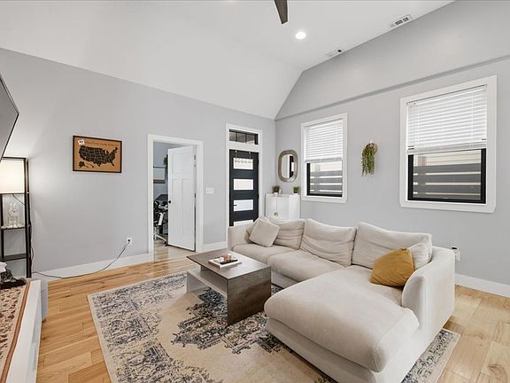 4th image of 1605 English Ave