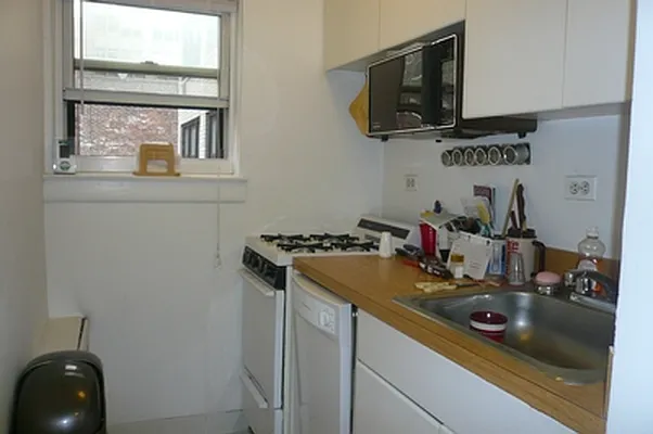 Rented by Akam Sales and Brokerage | media 7