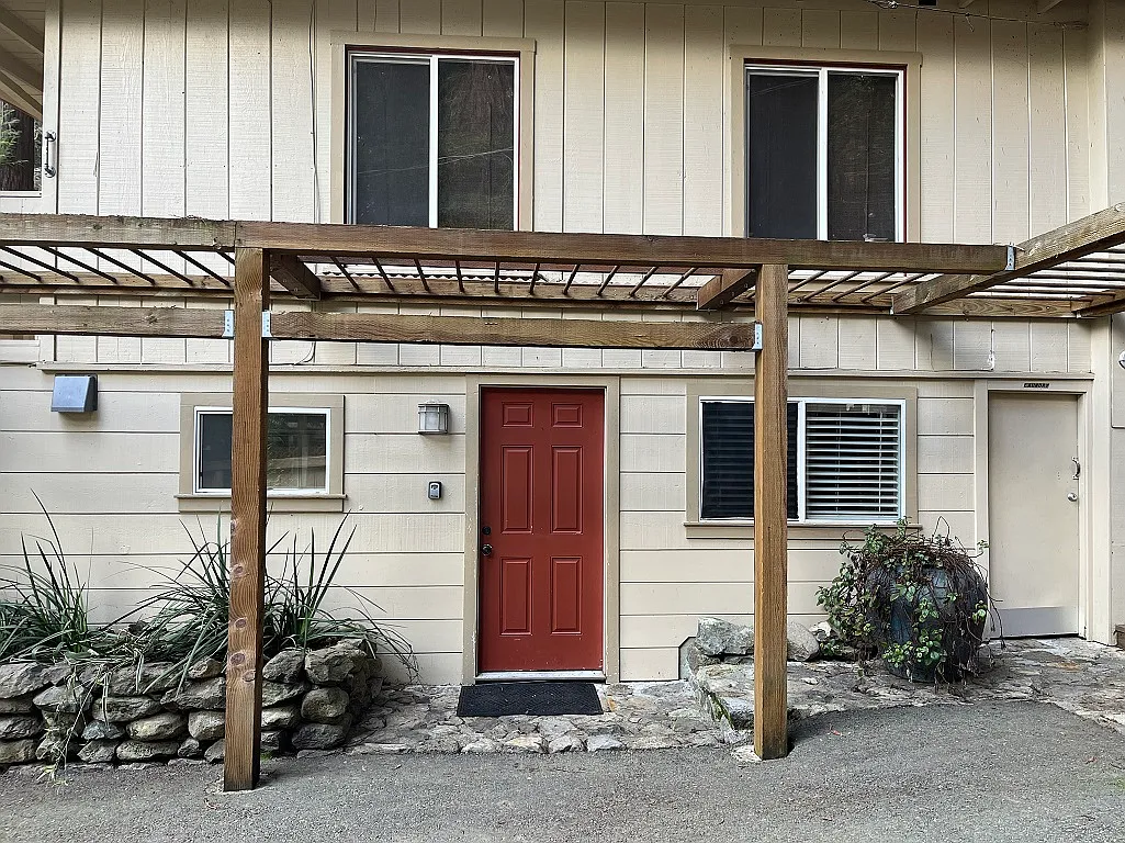 2 bed, 840 sqft, $2,200 — Photo 1
