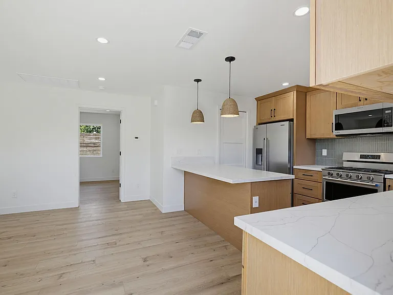 2036 Pomona Ave #C — Photo 16