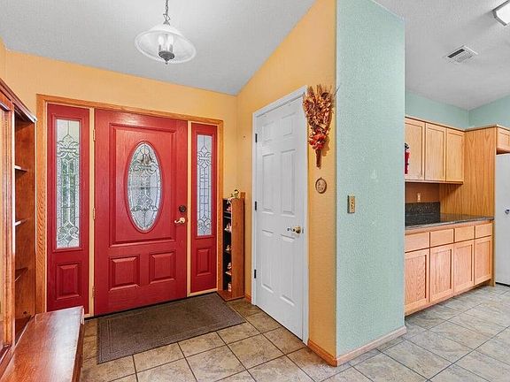 4th image of 705 Mountain Ave