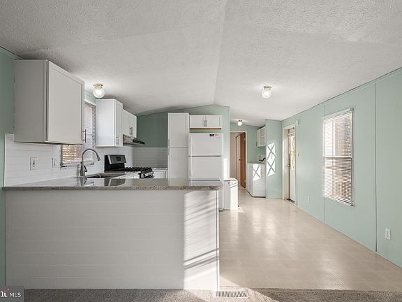 4th image of 194 Joyce Ln