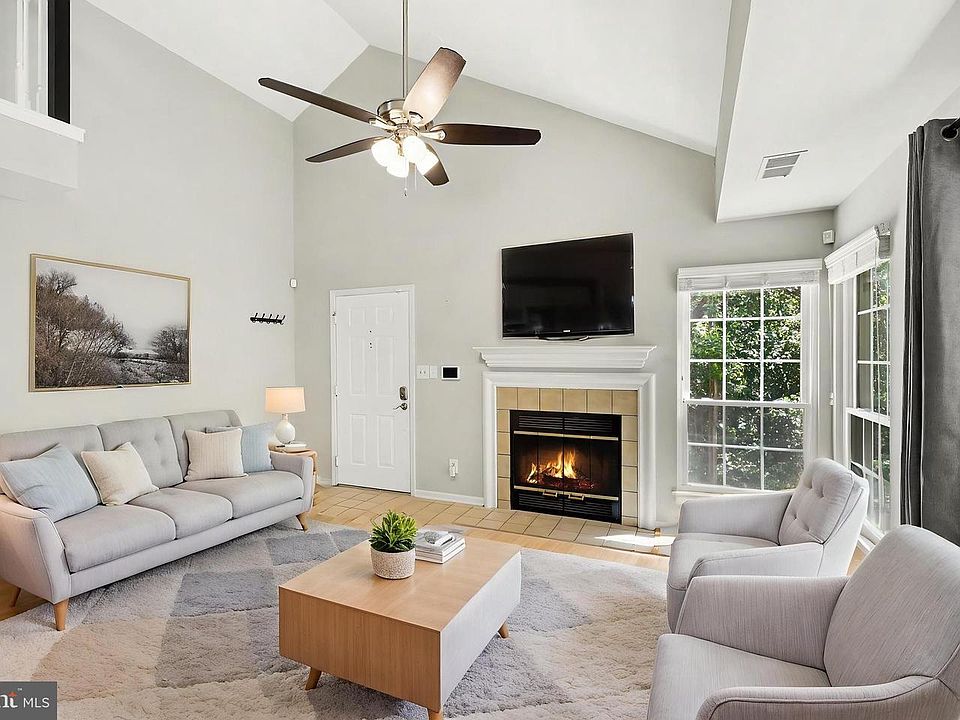 1st image of 4555 Interlachen Ct APT G