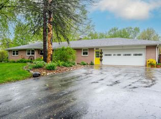 5211 S La Salle Dr, New Berlin, WI 53151