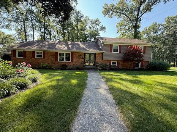 4000 Hemlock Dr, Valparaiso, IN 46383