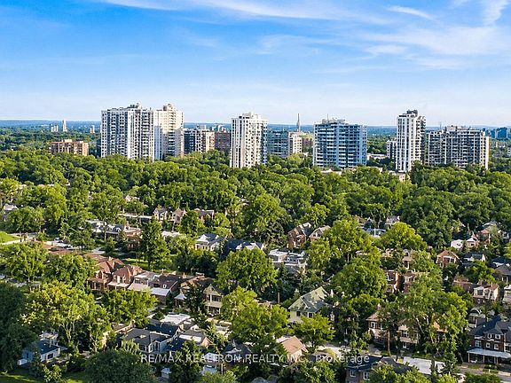 4th image of 2181 Yonge St #2001
