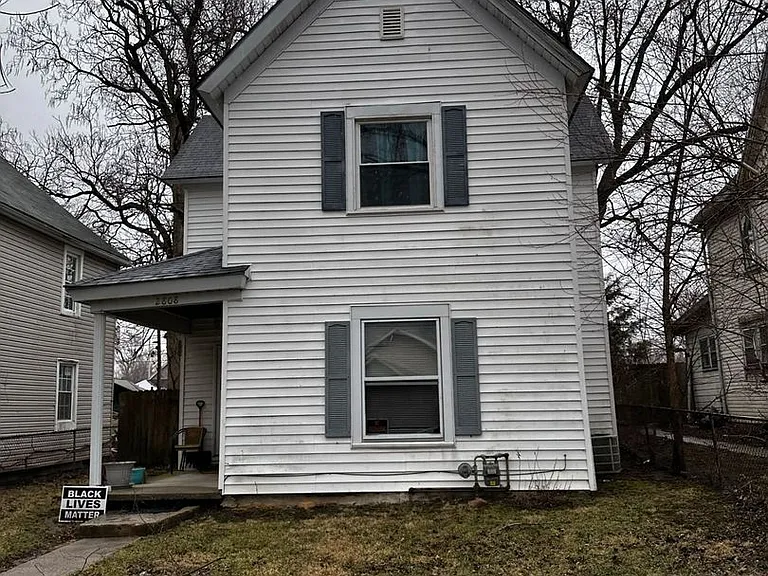 2808 S Elm St — Photo 2