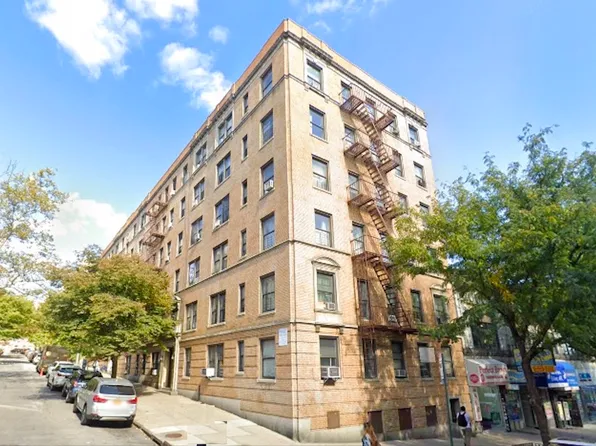 8 Magaw Place image 9 of 14