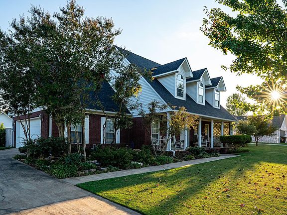 3rd image of 59 Weaver Cir