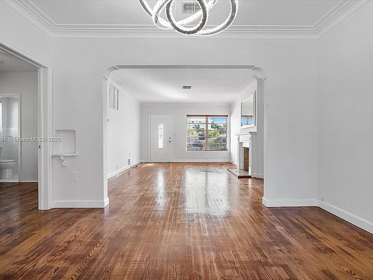 8826 Emerson Ave — Photo 13
