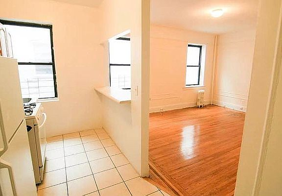 5th image of 4545 46th St APT 4F