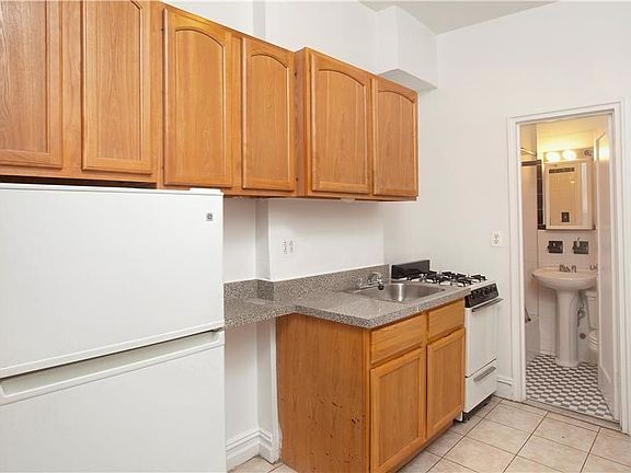 5th image of 302 E 89th St #1C