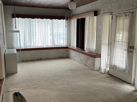 2nd image of 901 Pembroke Ave