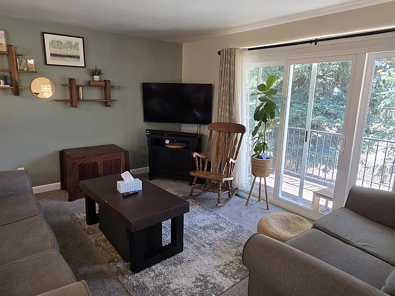 6685 Brook Park Dr — Photo 3