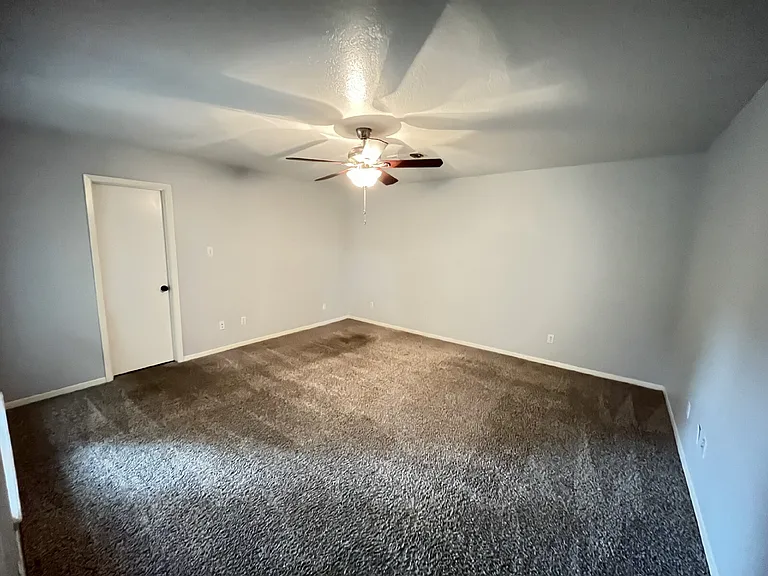 2919 Holly Green Dr — Photo 15