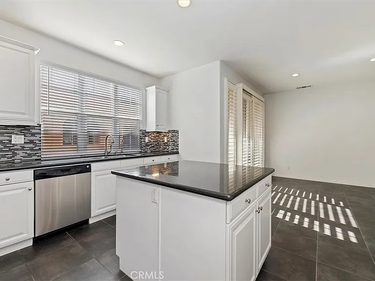 4433 Owens St — Photo 17