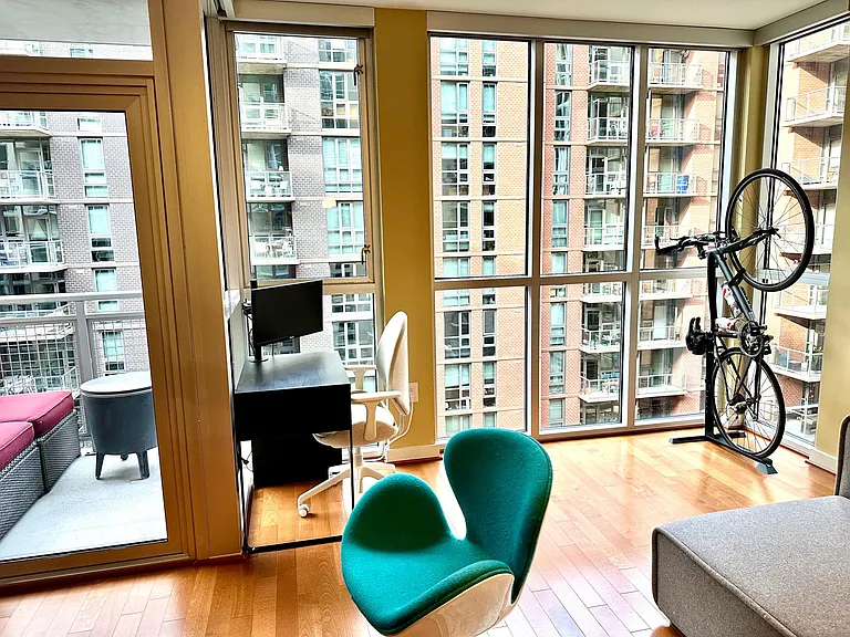 1025 1st St SE #803 — Photo 11