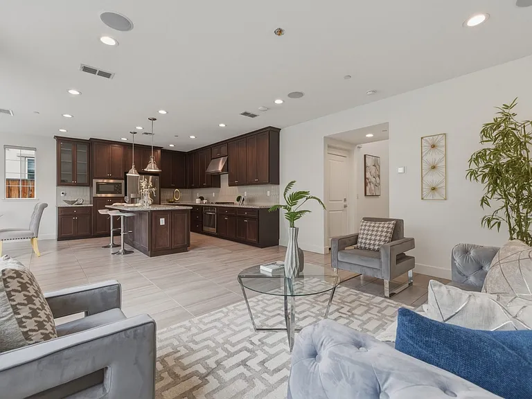 116 W Limerick Ave — Photo 2