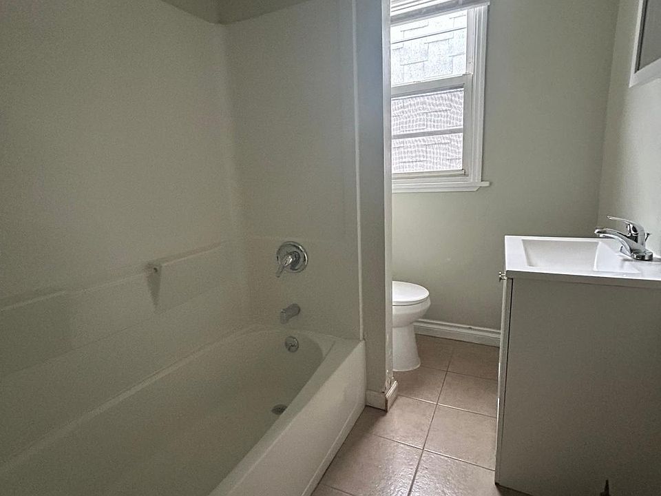 1st image of 138 Seymour Ave #2B