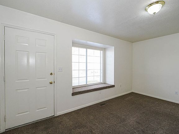 3rd image of 585 E Main St APT 3