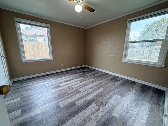 4th image of 135 E Juniper St