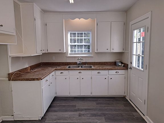 5th image of 233 Willow St