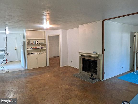 4th image of 534 Clarence Ave #536