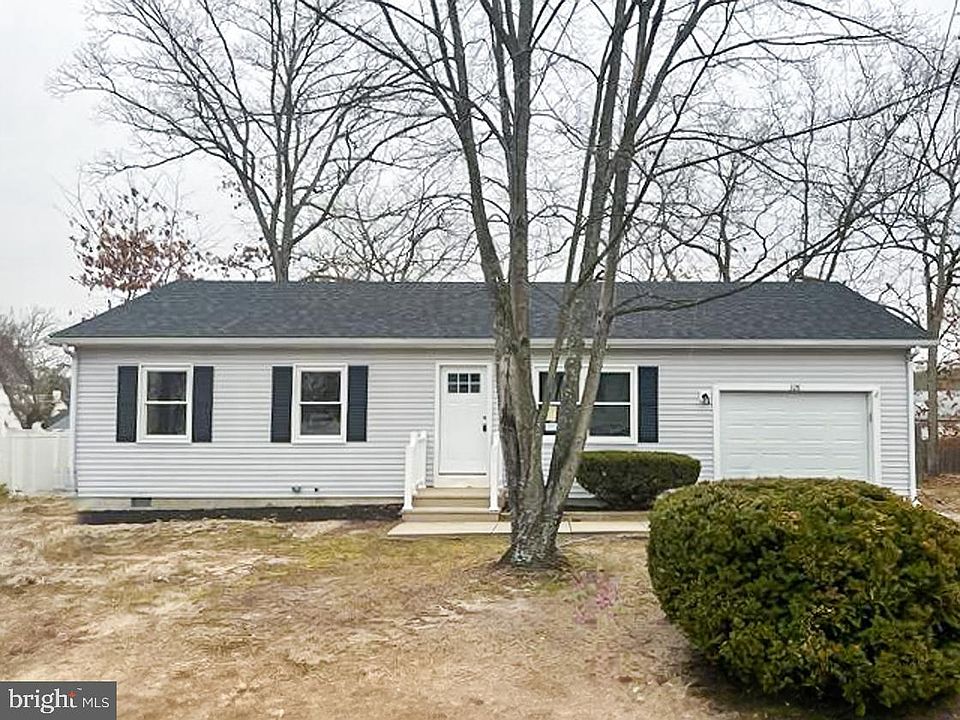 1st image of 328 Sassafras St
