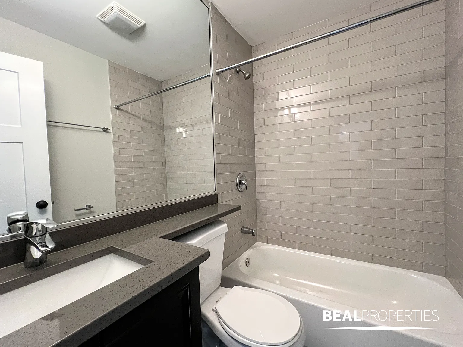 530 W Surf — Photo 2