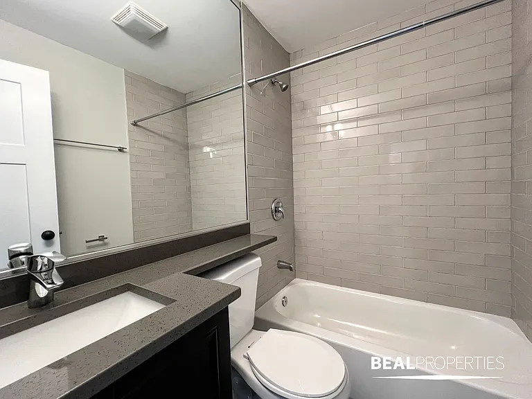 530 W Surf — Photo 31