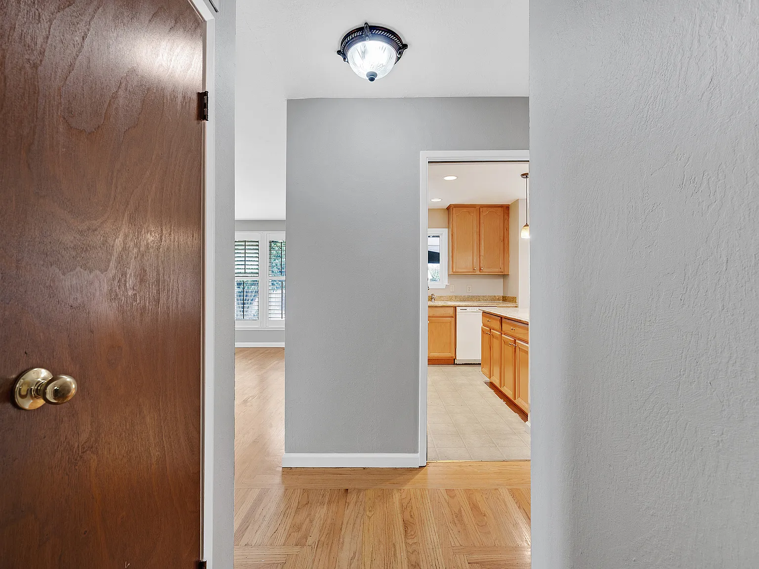 3 bed, 1.5 bath, 1156 sqft, $3,550 — Photo 3