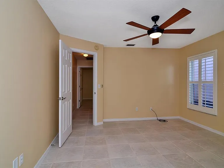 4305 Round Lake Ct — Photo 16