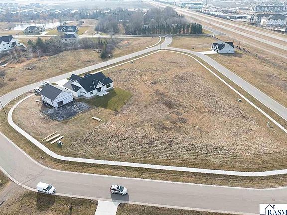 3rd image of 140 Pine Creek Rd