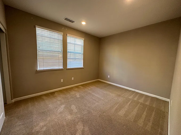 672 Barcelona Loop — Photo 18