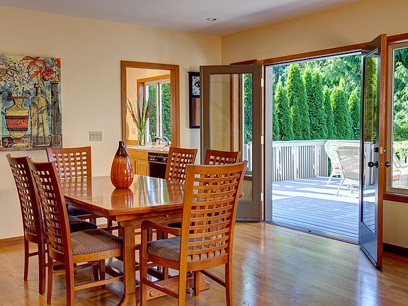 2nd image of 2051 E Beaver Lake Dr SE