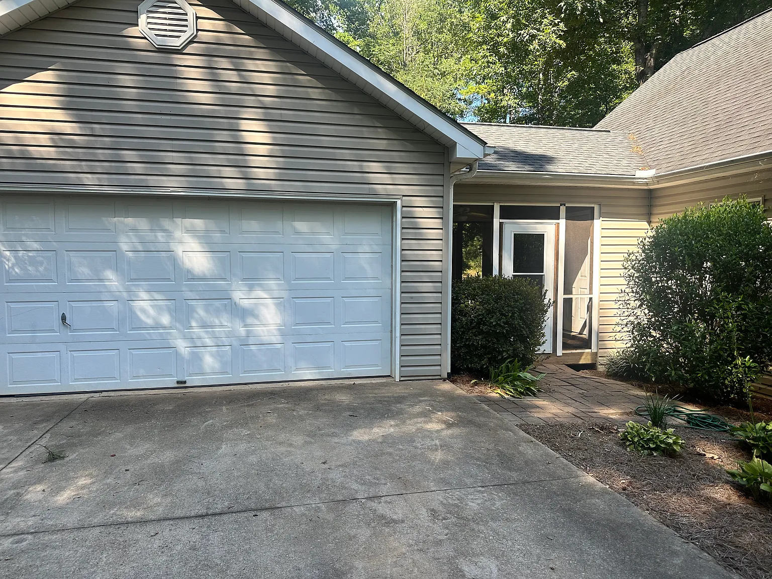 4 bed, 4209 sqft, $3,750 — Photo 2