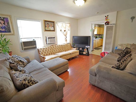 4th image of 758 E Emporia St