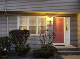 1143 Main Ave APT 4, Warwick, RI 02886