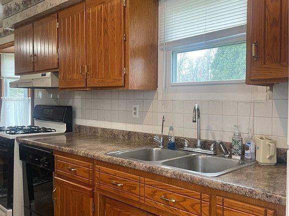 3rd image of 1825 Garloch Dr