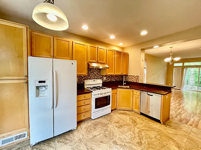 15460 Brianne Ct — Photo 6