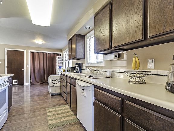 3rd image of 2132 SE 54th Ave