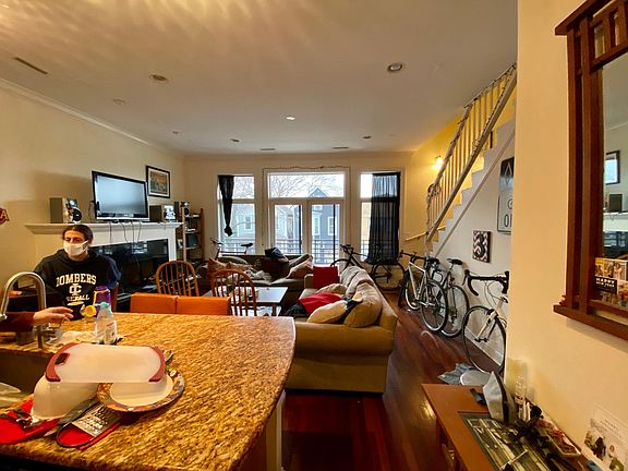 4th image of 1943 N California Ave APT 4