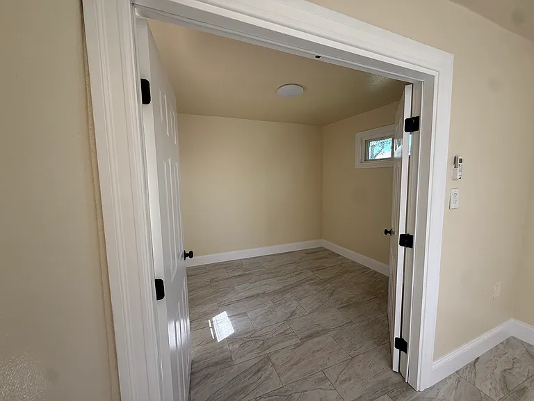 Entry into the bedroom