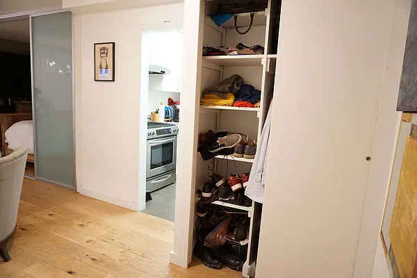 Rented by Manhattan Apartment Organization | media 82