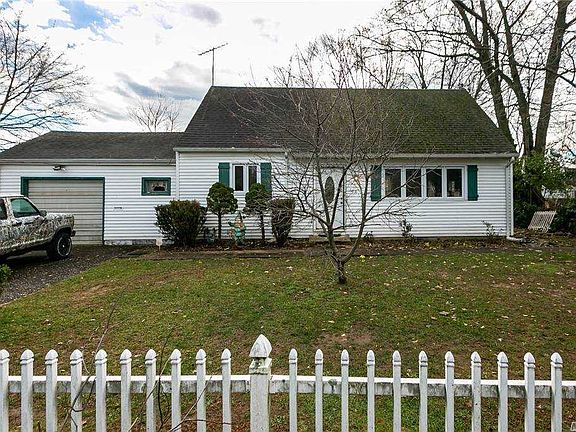 3rd image of 94 Winchester Dr