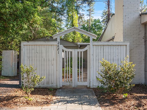 4th image of 2421 Perkins Rd