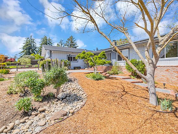 4-web-or-mls-107-oak-creek-blvd_04242025